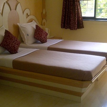 Om Sai Palace Hotel Pune Exterior photo